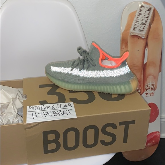 dick's sporting goods yeezys